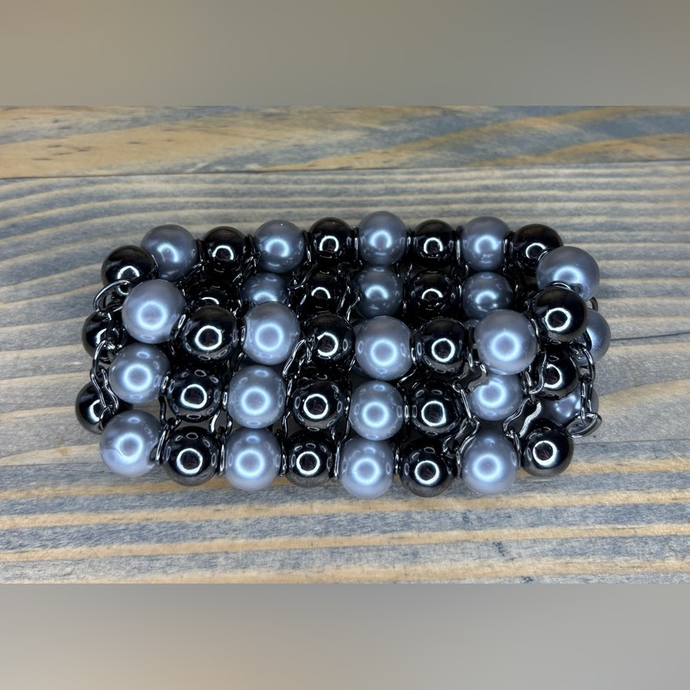 Black and gray beaded bracelet L50